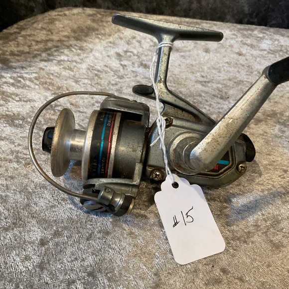Vintage Daiwa A100RL Spinning Reel, Made in Korea - Picture 2 of 4